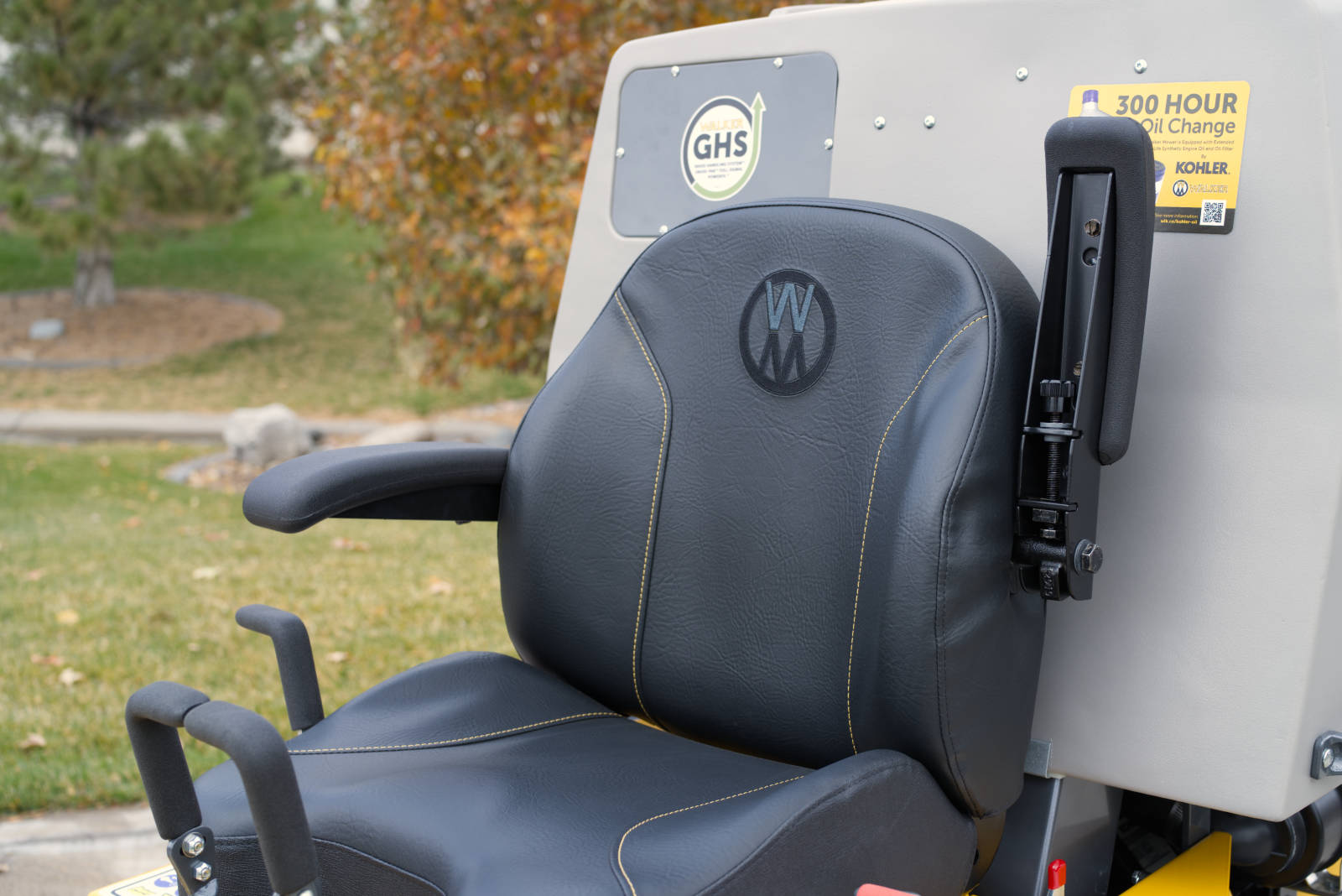 Lawn mower deals seats with armrests